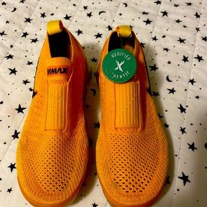 This shows is in a good condition and never used